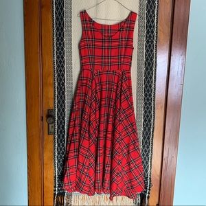 🎄Plaid full circle dress with bodice belt, side zip. No interior tags, size S.